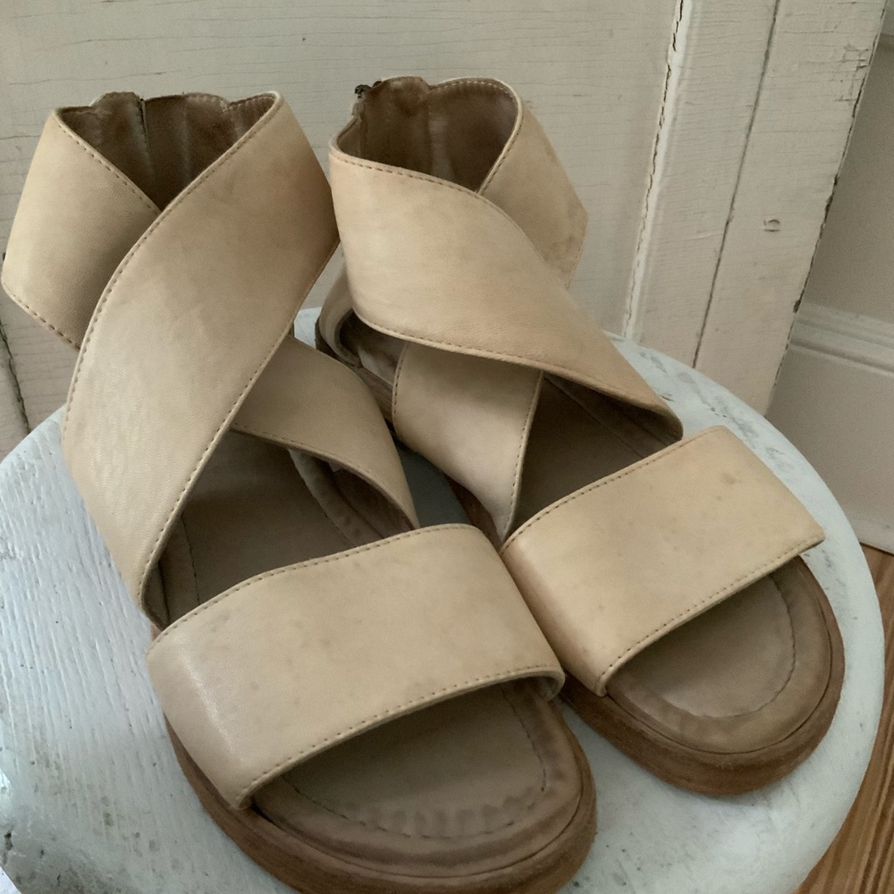 Gidigio Leather Sandals…